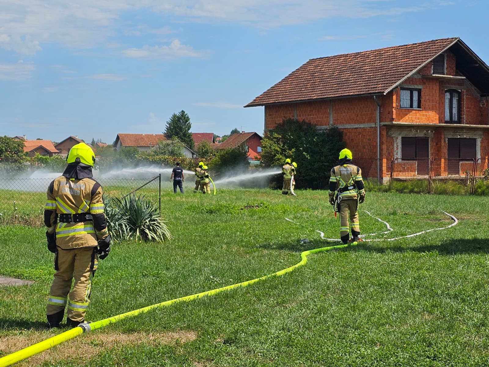 Nova generacija vatrogasca: Završen tečaj osposobljavanja dobrovoljnih vatrogasaca u Petrinji
